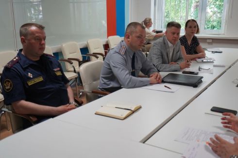 В Центре занятости населения Калуги эксперты обменялись мнениями на круглом столе «Ресоциализация лиц, освободившихся из мест принудительного содержания в системе УФСИН по Калужской области».