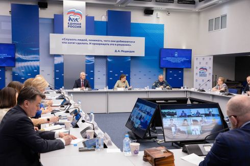 Чтобы занимать детей в летнее время вне смен в лагерях, Анна Кузнецова предложила привлекать НКО и совершенствовать сферу дополнительного образования!